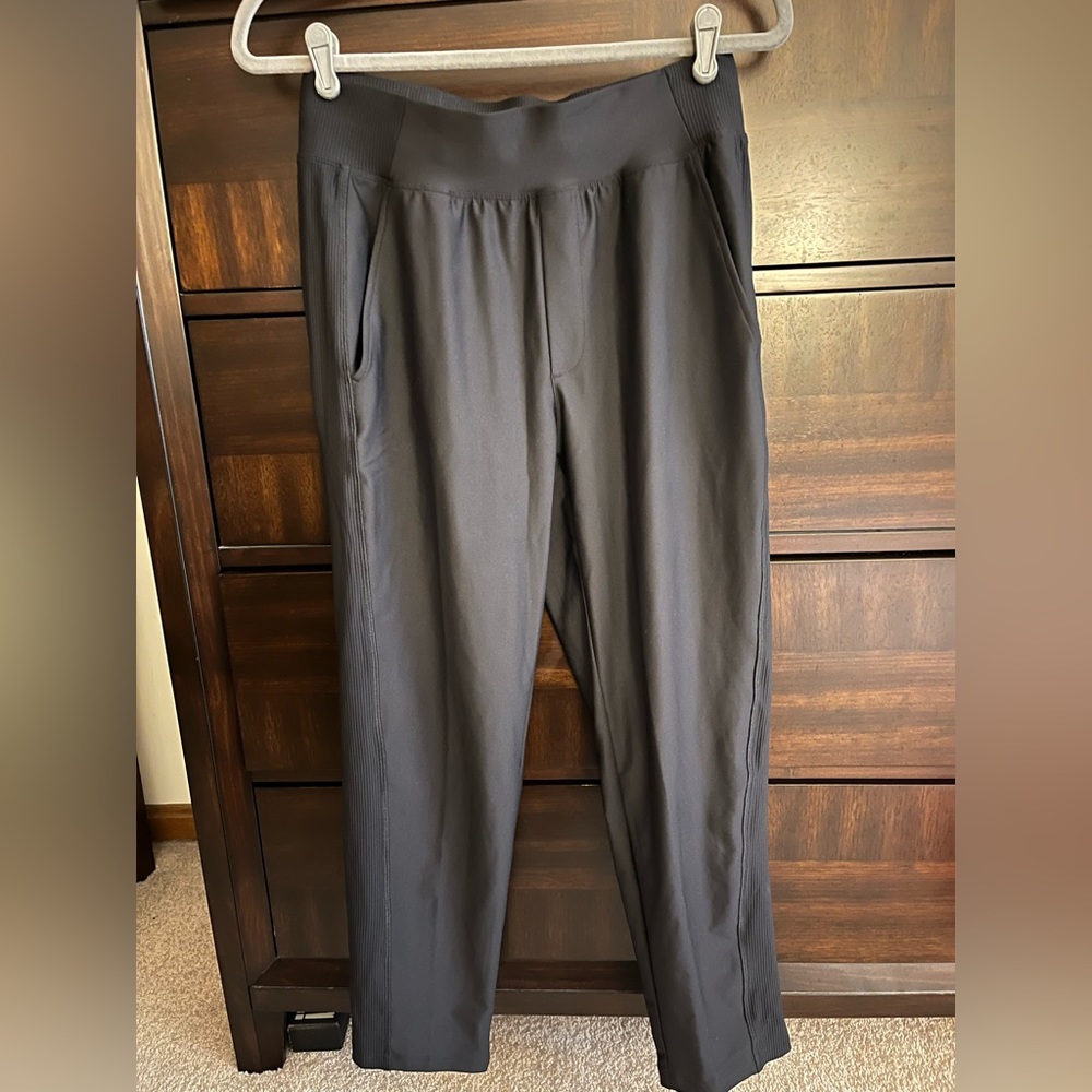 Power soft ankle joggers